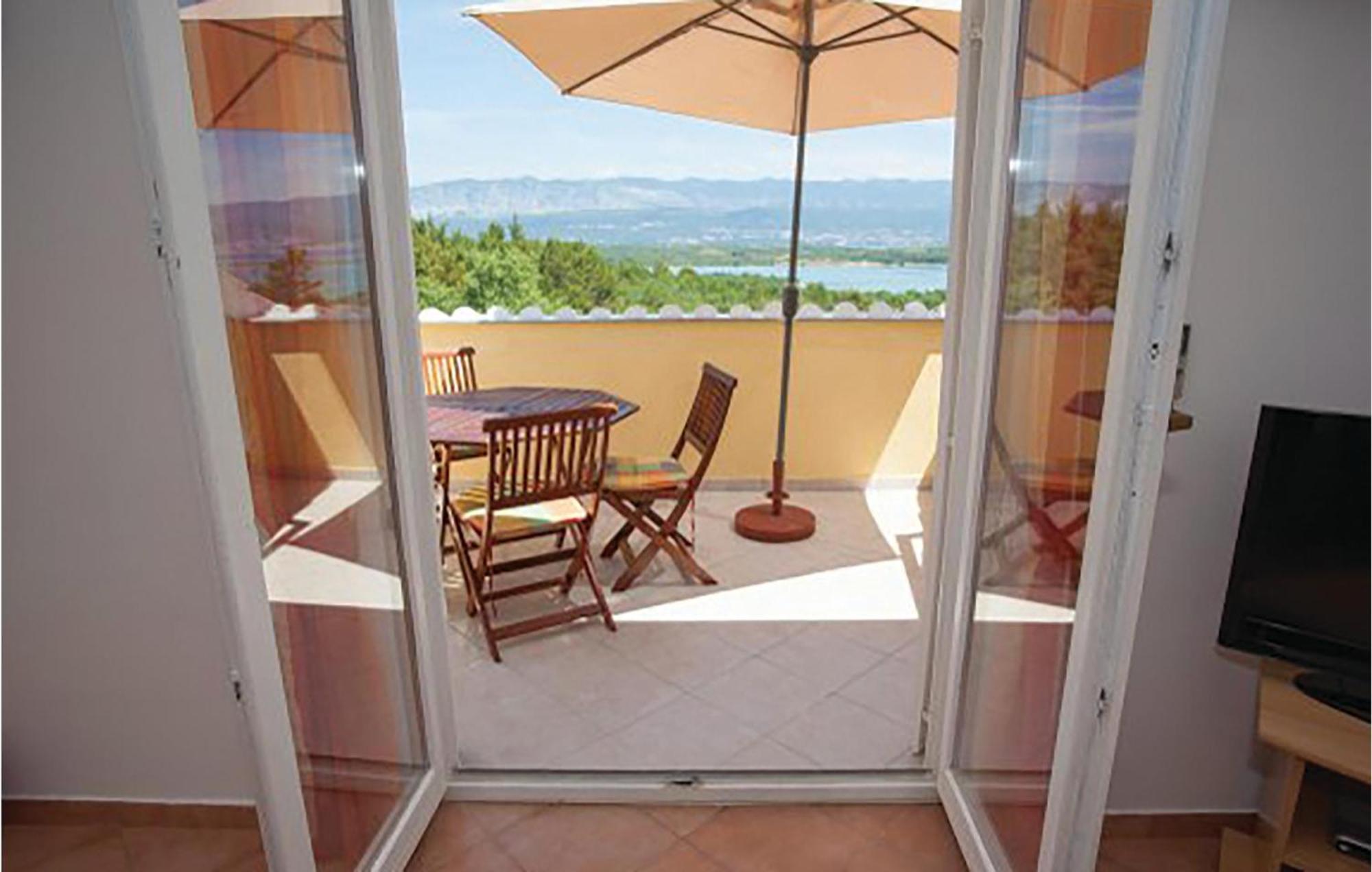 Gorgeous Apartment In Malinska With Kitchen Exterior photo